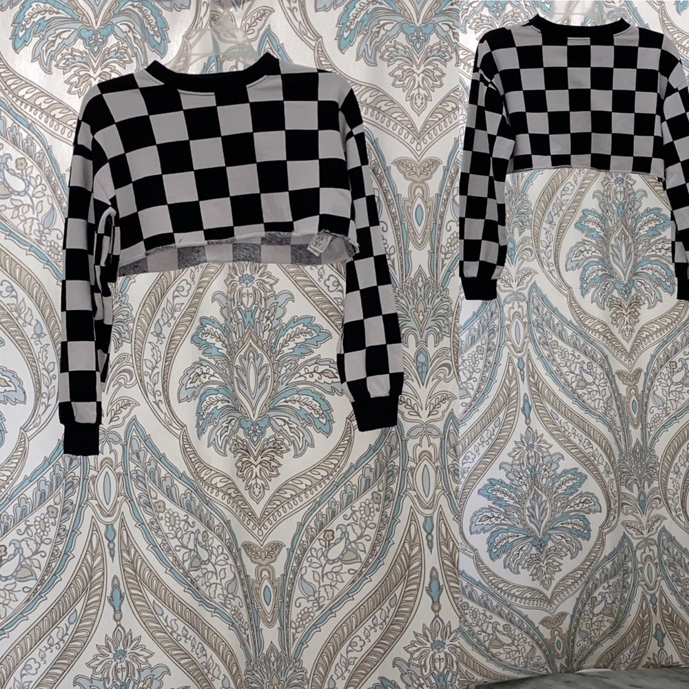 Forever 21 Crop Top Sweater🖤🤍